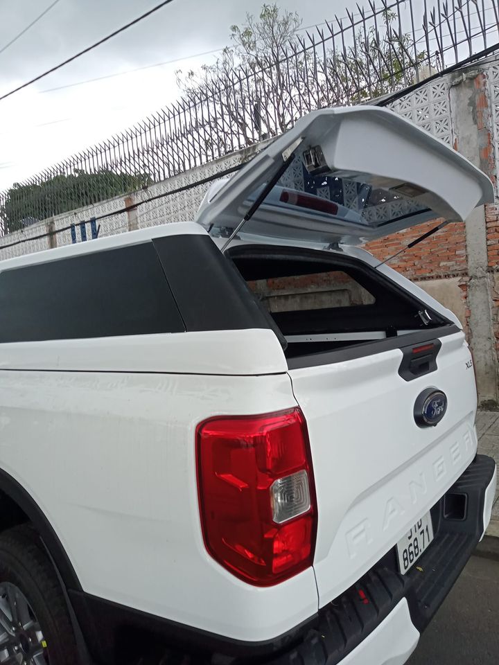 Nắp thùng bán tải Ford ranger 2012 - 2024, nắp thùng cao kính Ranger, mẫu có đèn