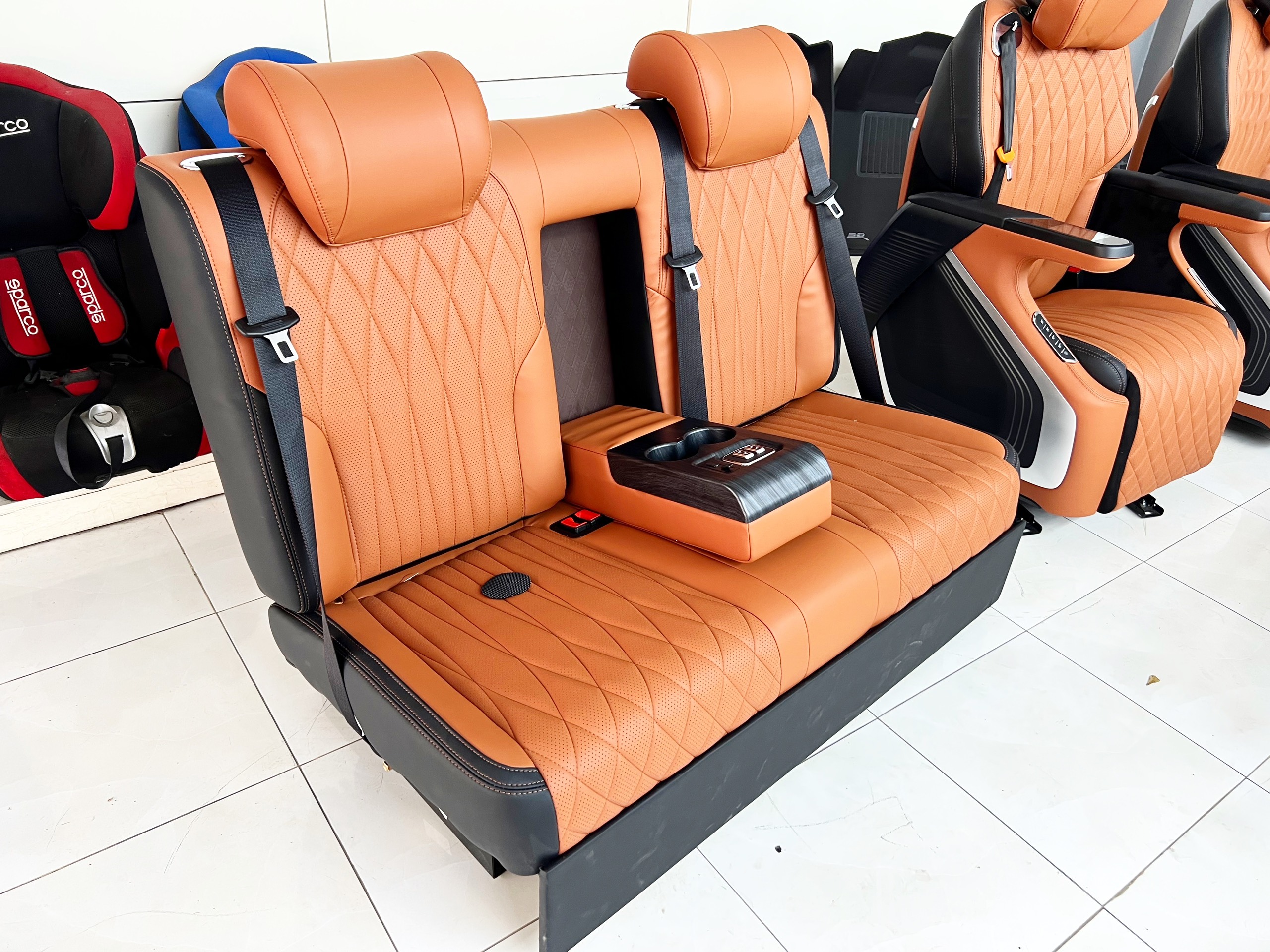 Ghế limousin CAST 3 cho xe MPV  Carnival , Sedona , Viloran 
