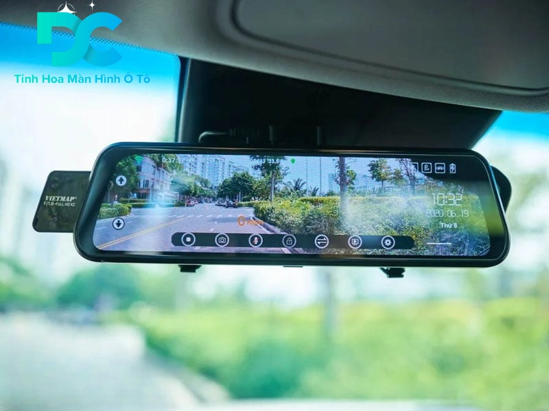 Camera được tích hợp trực tiếp vào gương chiếu hậu