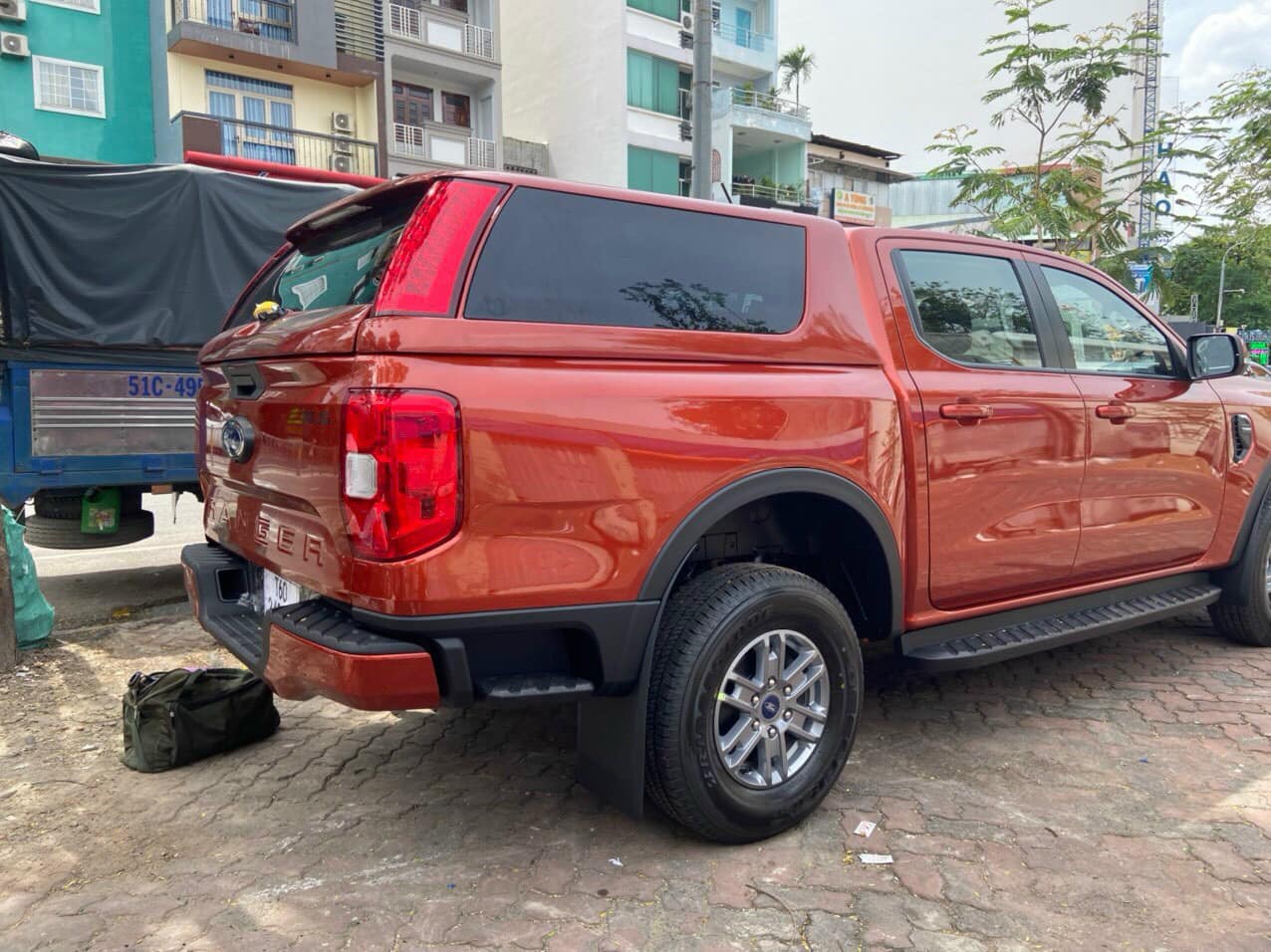 Nắp thùng bán tải MITSUBISHI TRITON, nắp THÙNG cao kính TRITON, mẫu có đèn