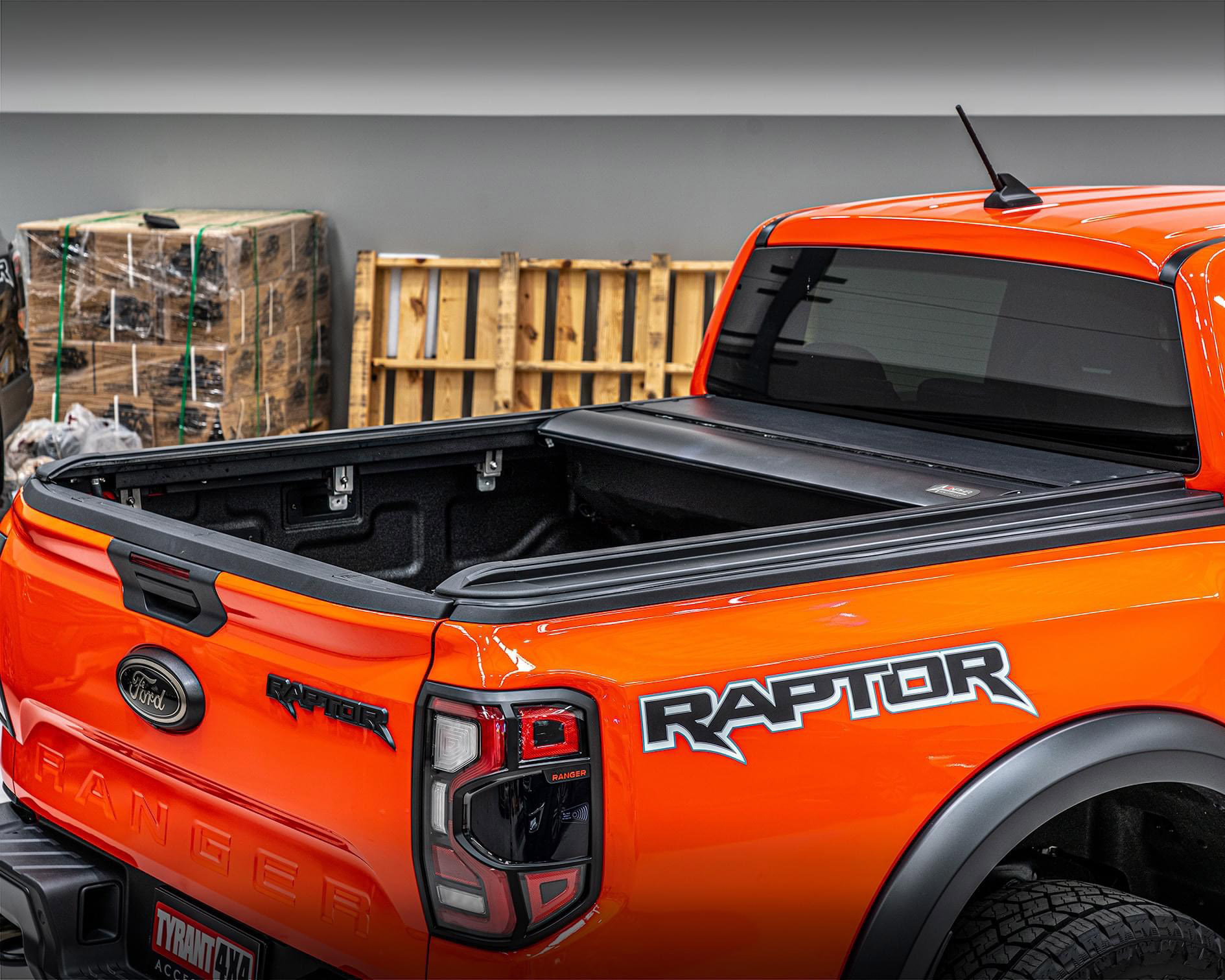 Nắp thùng bán tải Ford Ranger 2012- 2024, Nắp cuộn điện Ranger, hiệu Anpha